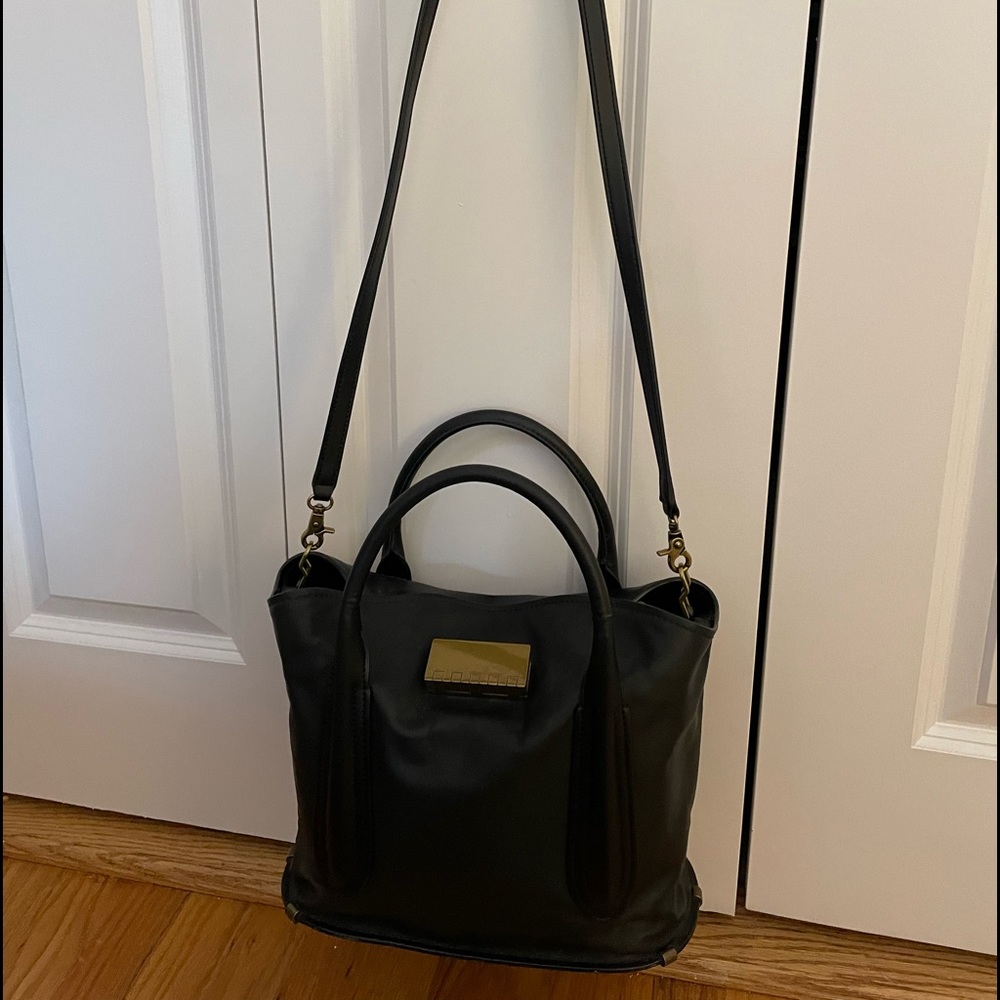 Crossbody bag, removable straps